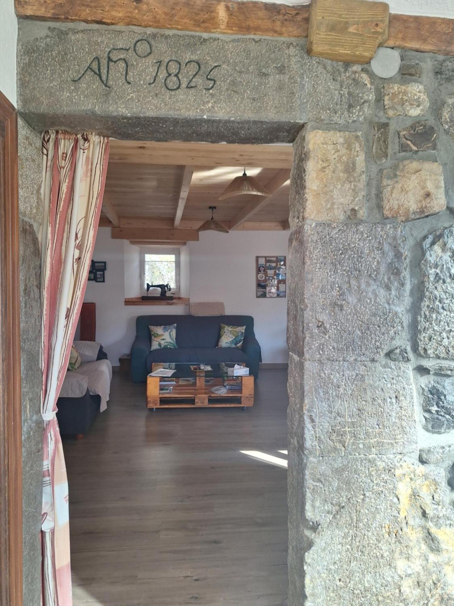 Turismo En Babia Bajo Los Nidos San Emiliano Стая снимка